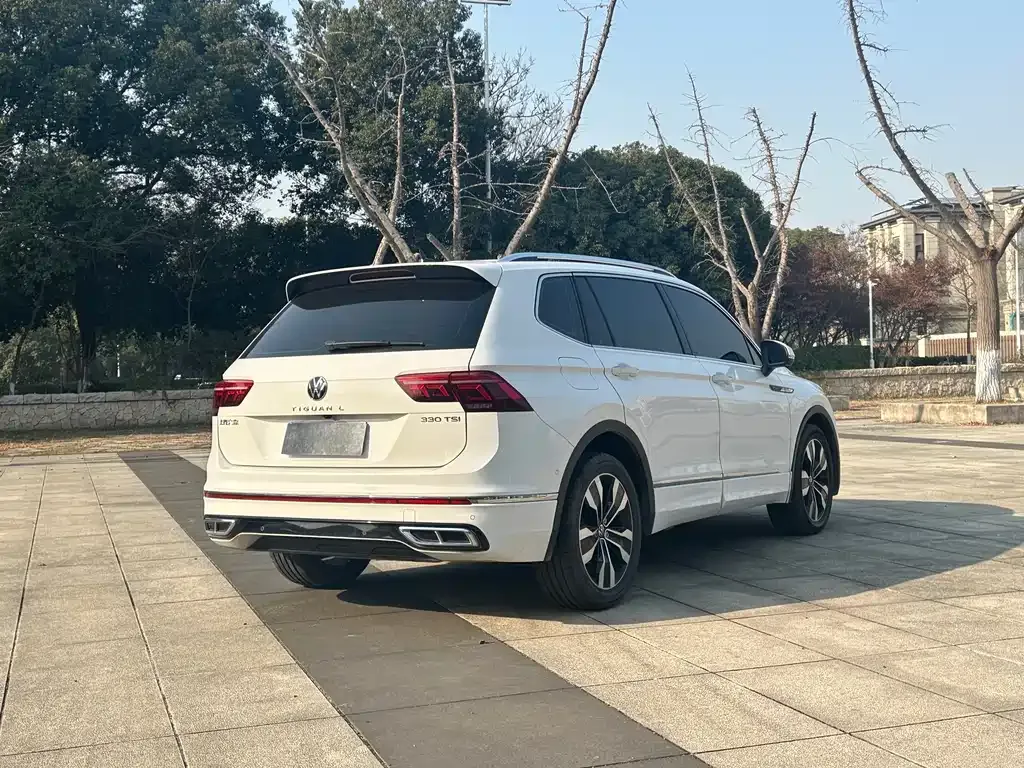 Volkswagen Tiguan L — фото 9