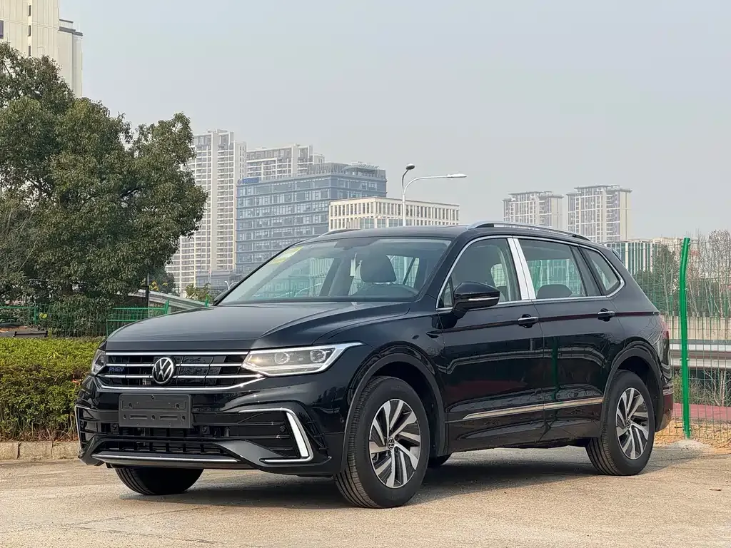 Volkswagen Tiguan L New Energy — фото 1