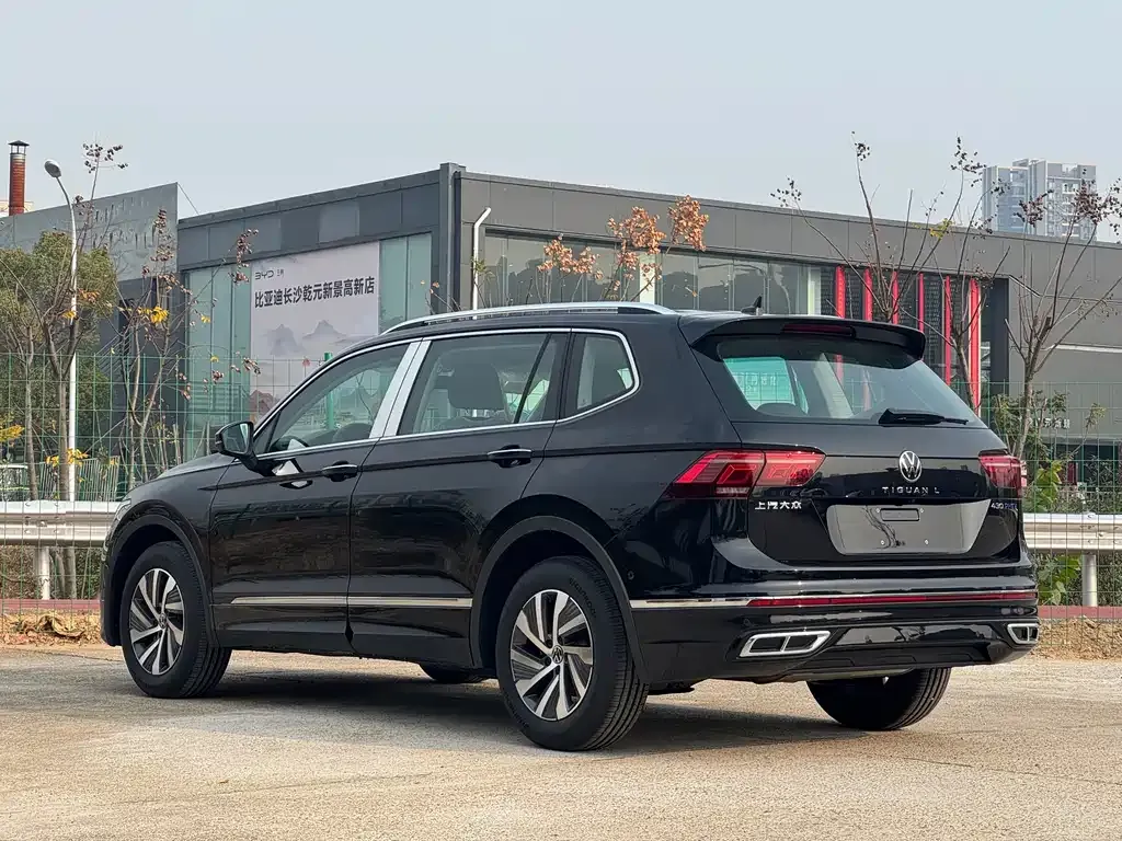 Volkswagen Tiguan L New Energy — фото 9