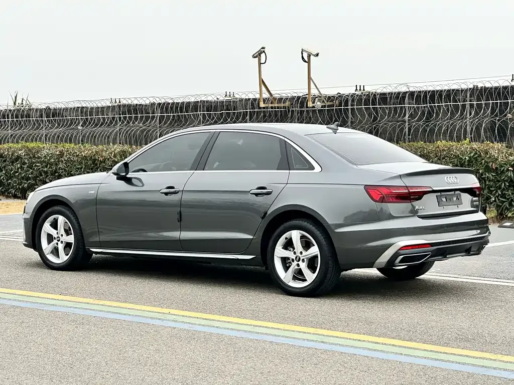 Audi A4L — фото 9