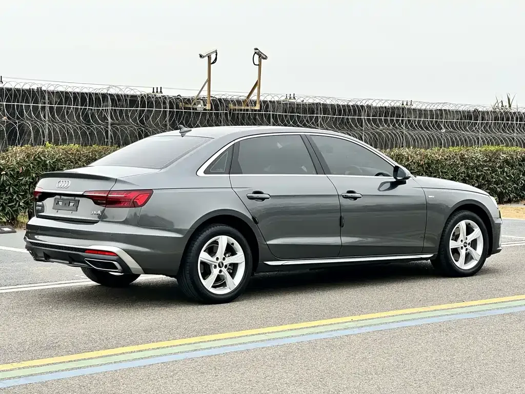 Audi A4L — фото 8
