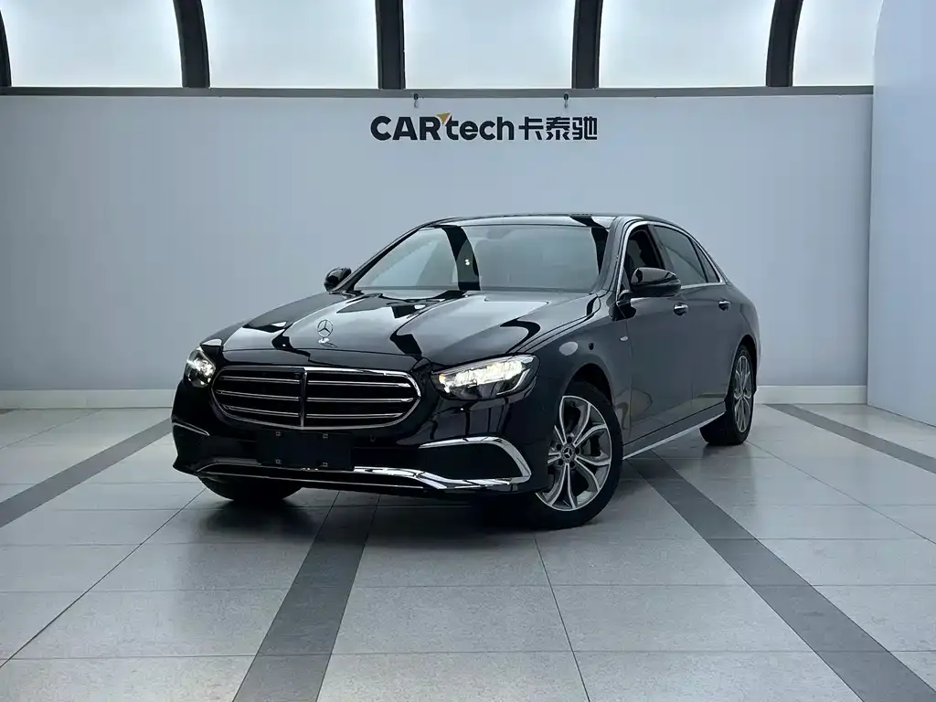 Mercedes-Benz E-Class — фото 1