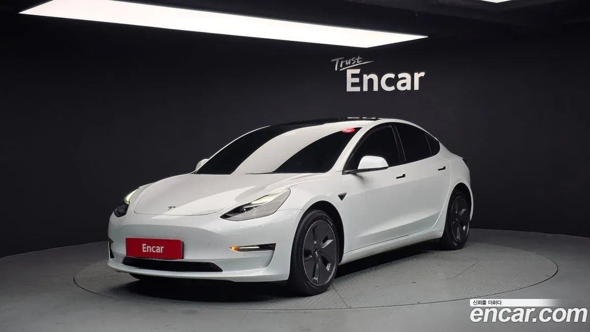 Tesla Model 3 — фото 1