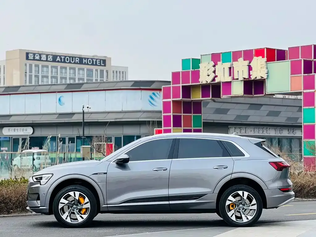 Audi e-tron (Import) — фото 2