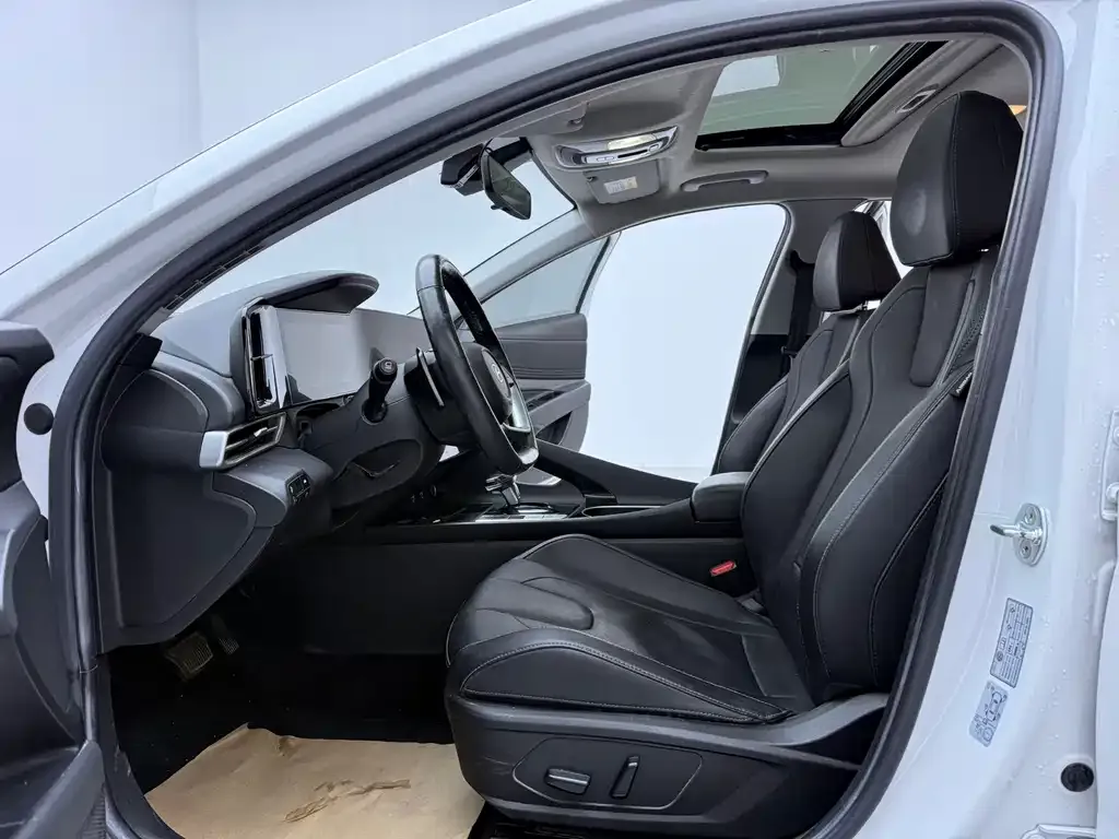 Hyundai Elantra — фото 9