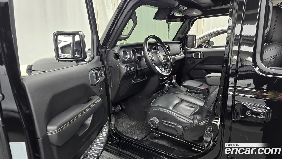 Jeep Wrangler — фото 10
