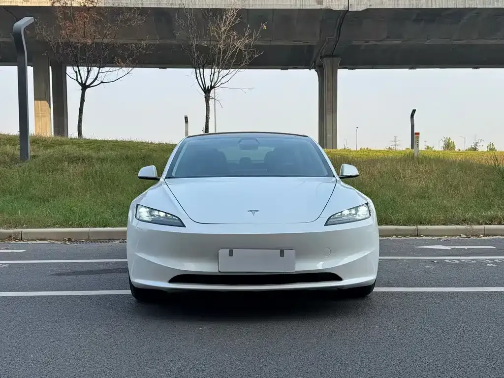 Tesla Model 3 — фото 2