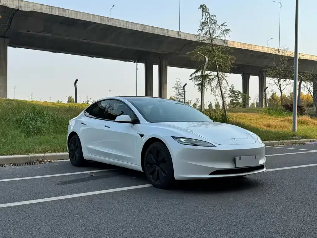 Tesla Model 3 — фото 5