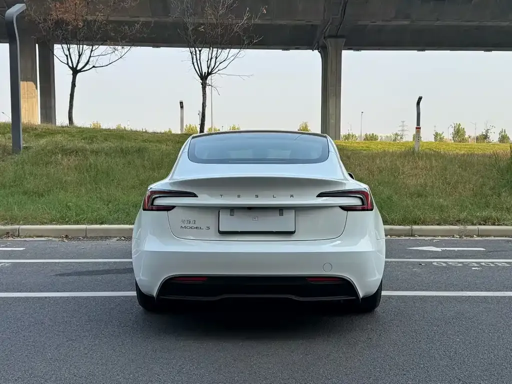 Tesla Model 3 — фото 3