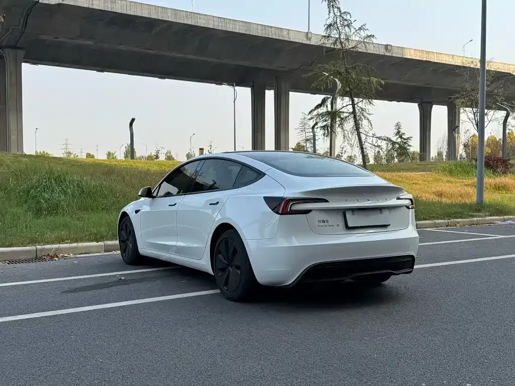 Tesla Model 3 — фото 8