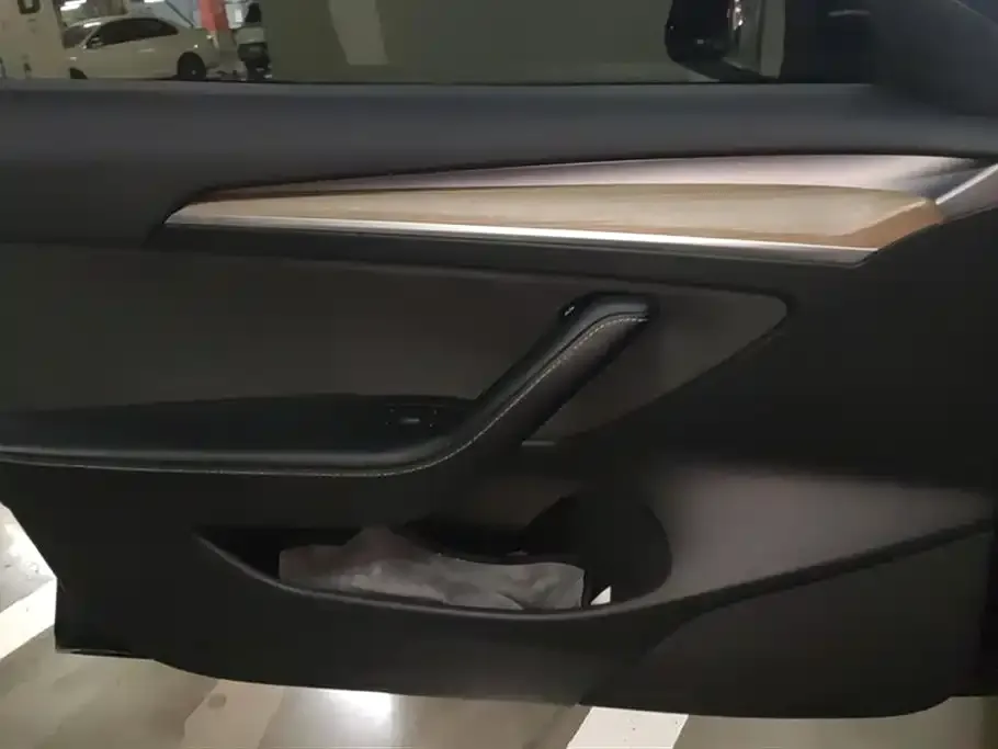 Tesla Model 3 — фото 3