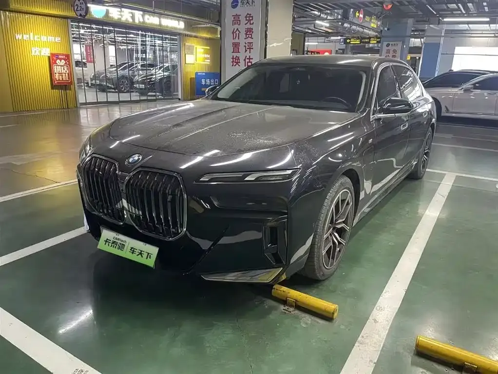 BMW i7 — фото 1