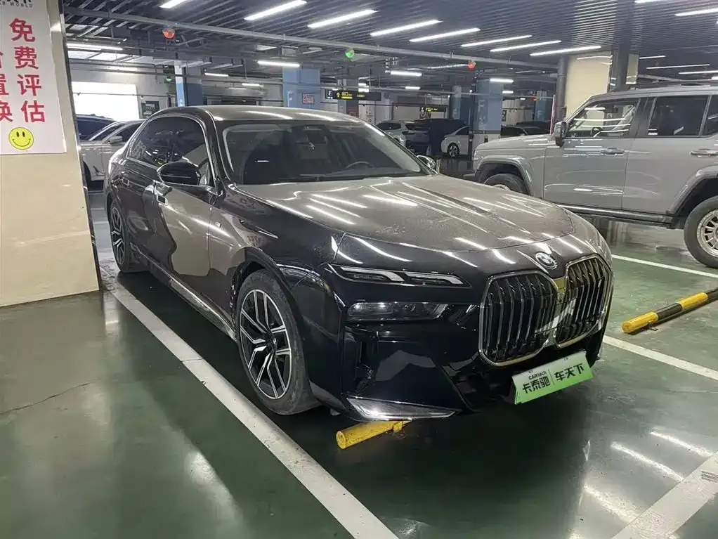 BMW i7 — фото 8