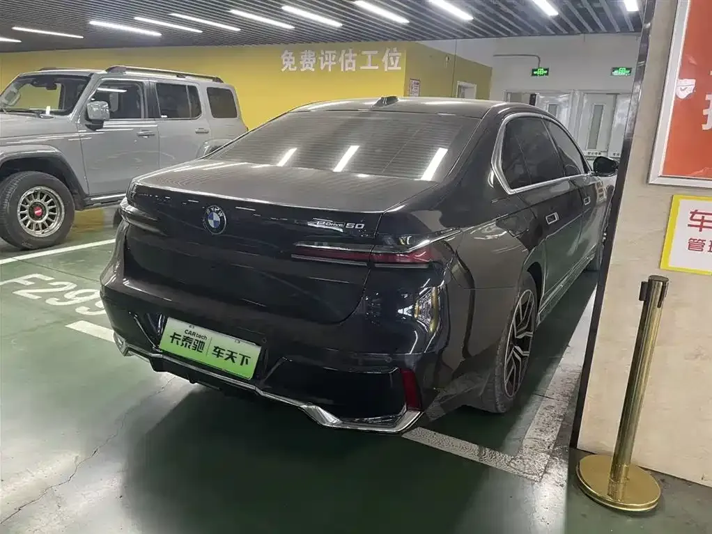 BMW i7 — фото 3