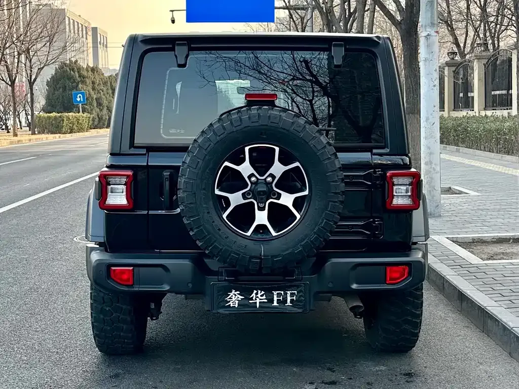 Jeep Wrangler — фото 8