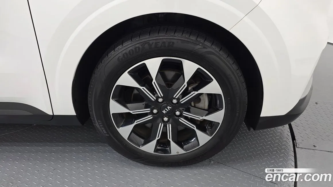 Kia Carnival — фото 10