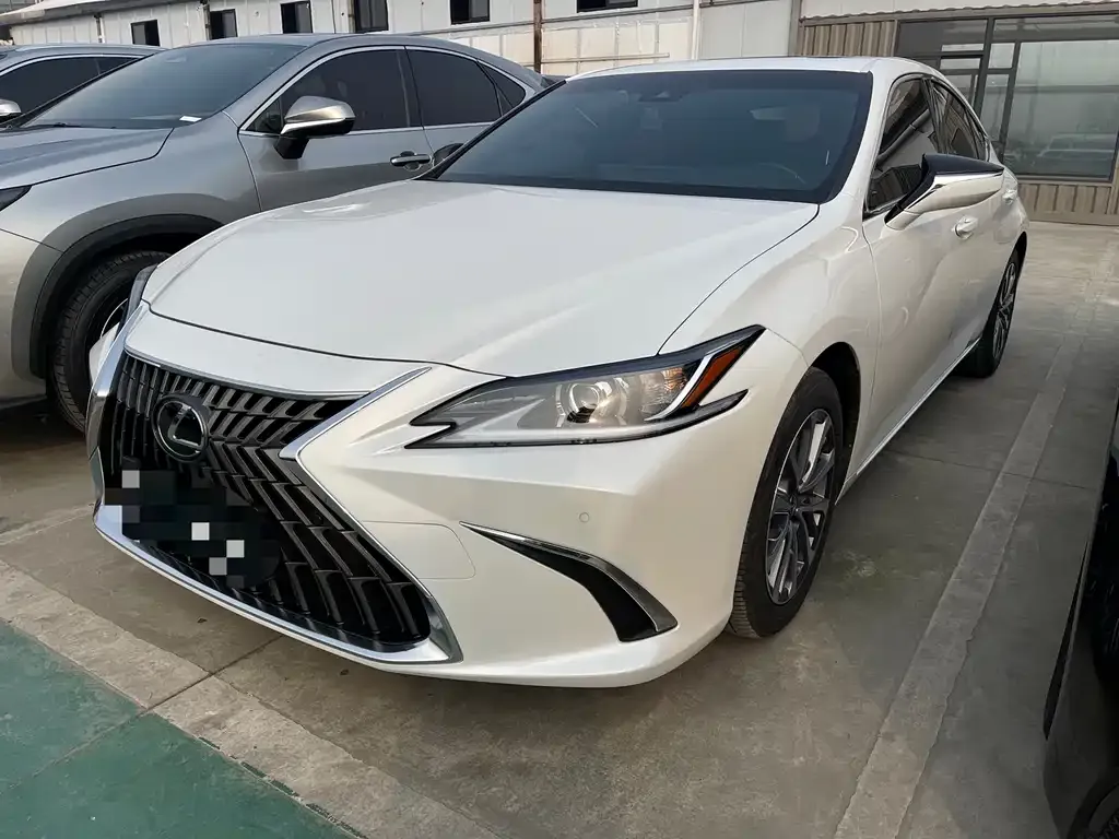 Lexus ES — фото 1