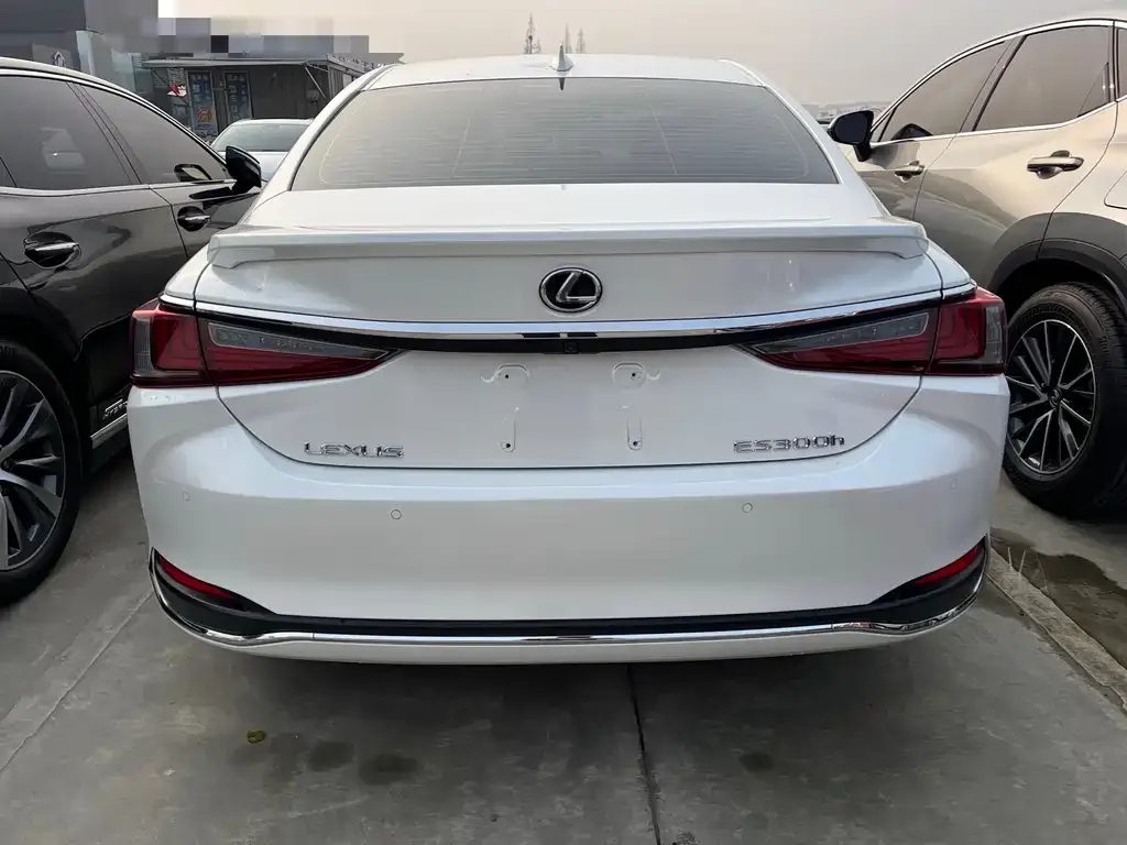 Lexus ES — фото 9