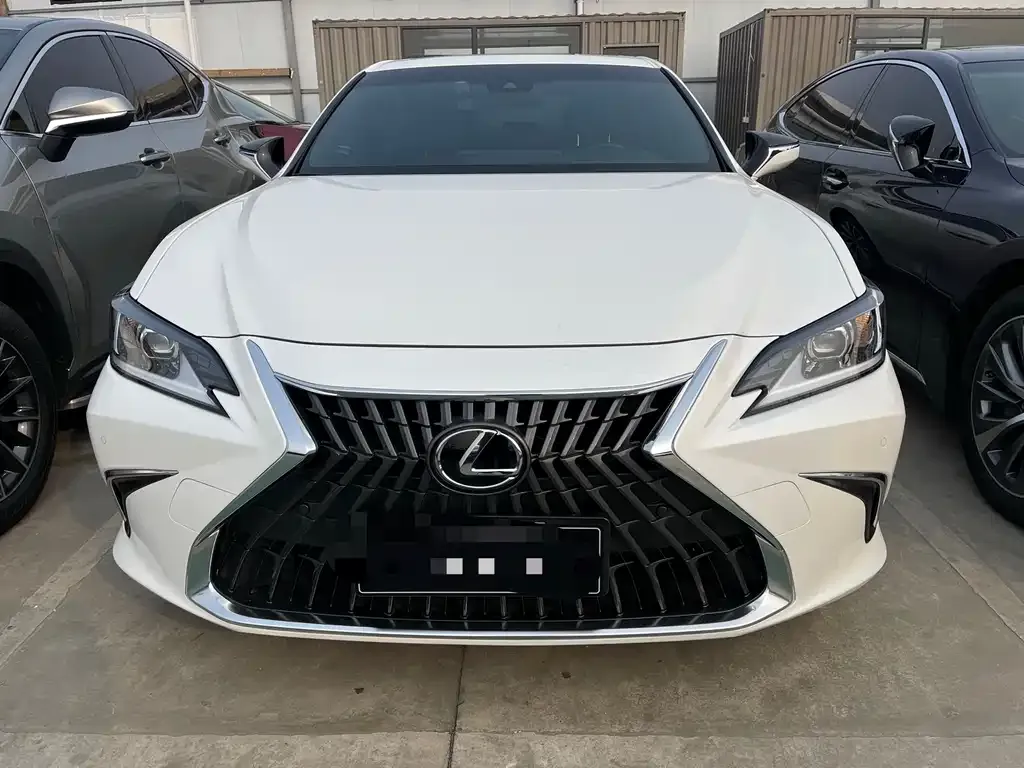 Lexus ES — фото 10