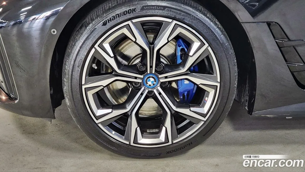 BMW i4 — фото 6