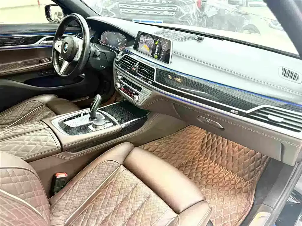 BMW 7 Series — фото 9