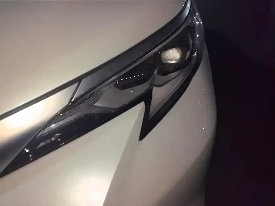 Toyota Sienna — фото 5