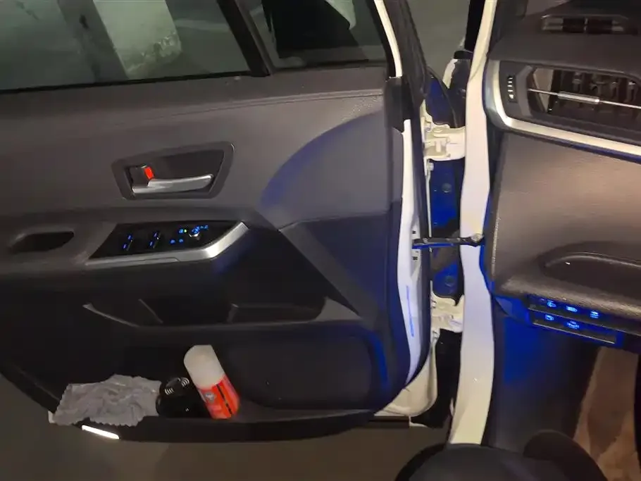 Toyota Sienna — фото 9