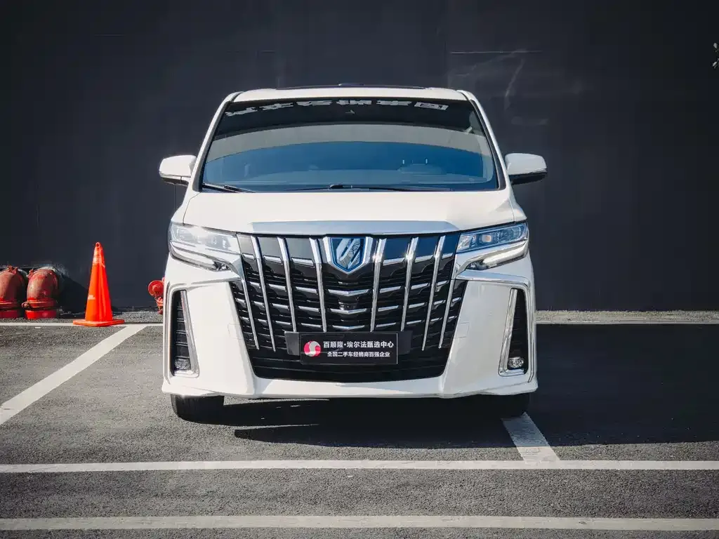 Toyota Alphard — фото 7