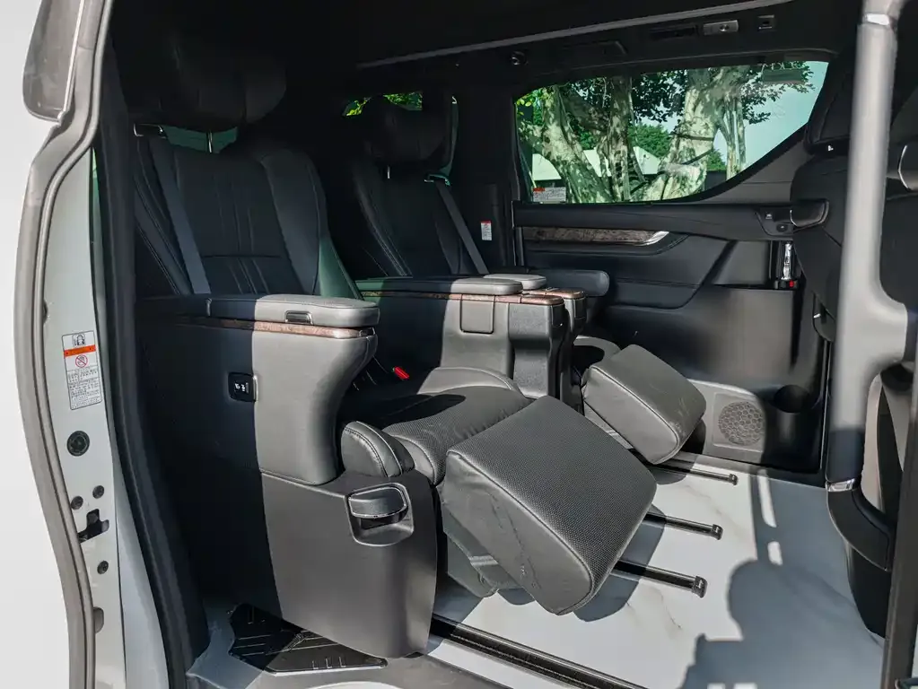 Toyota Alphard — фото 6