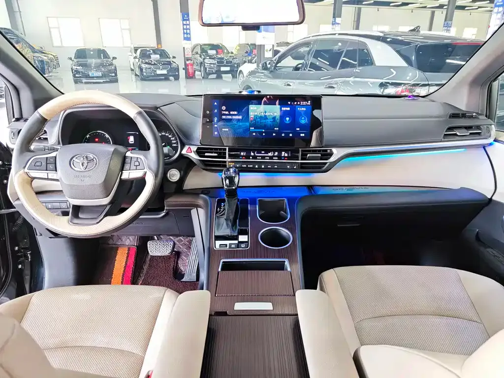 Toyota Granvia — фото 6