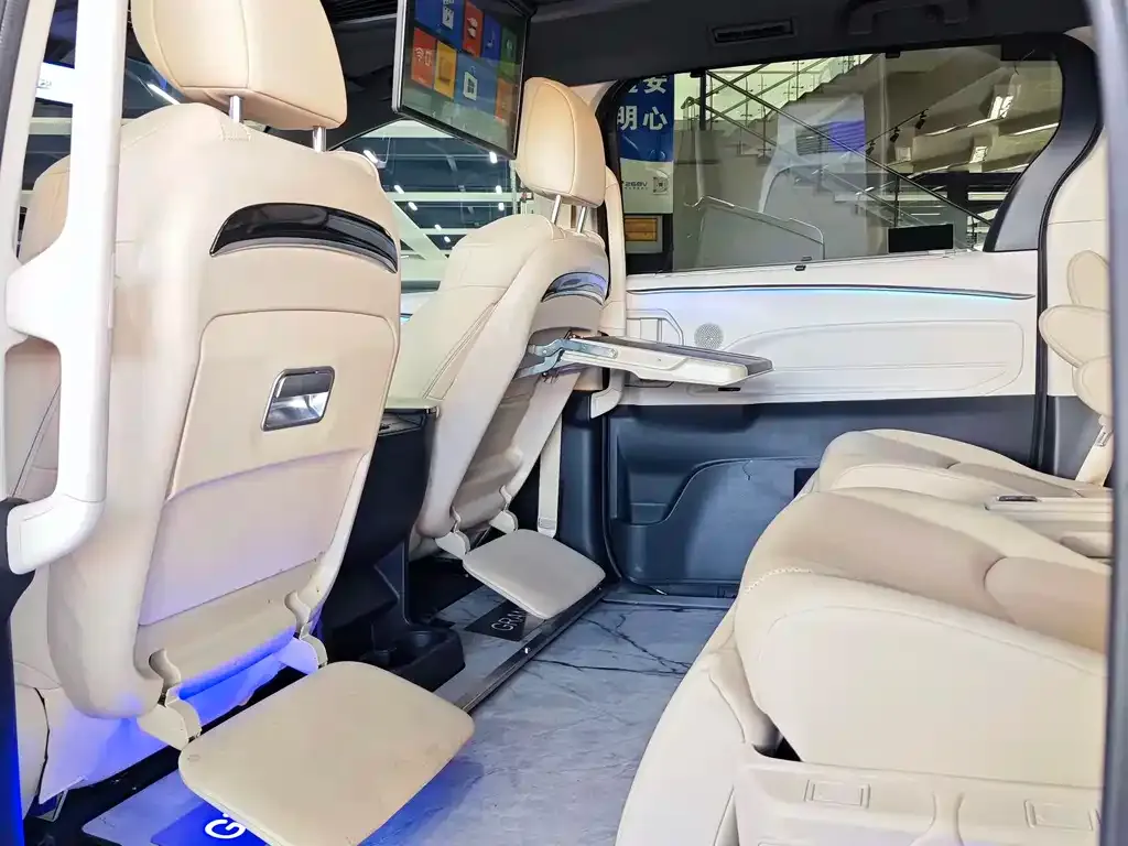 Toyota Granvia — фото 4