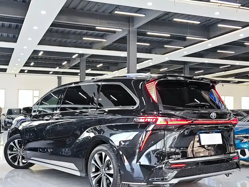 Toyota Granvia — фото 9