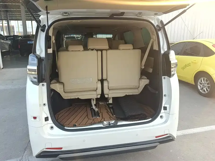Toyota Vellfire — фото 7