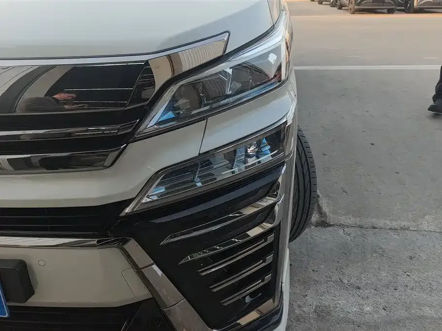 Toyota Vellfire — фото 4