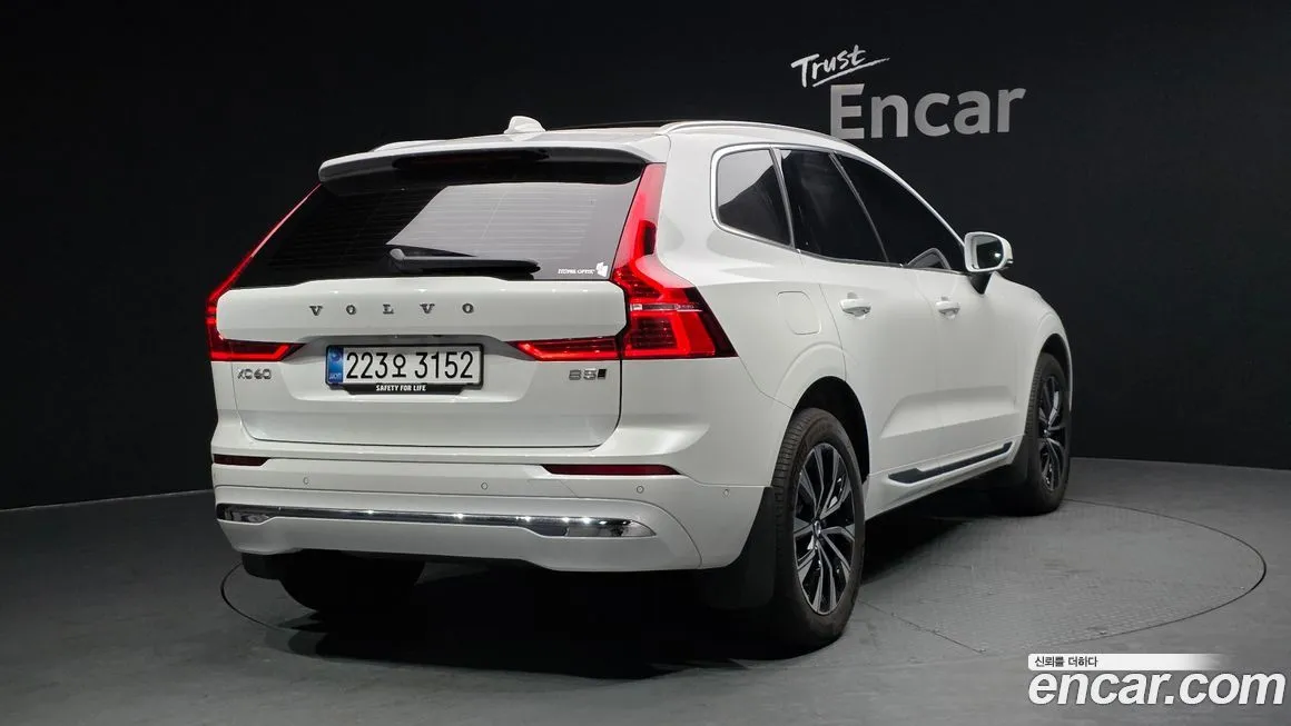 Volvo XC60 — фото 10