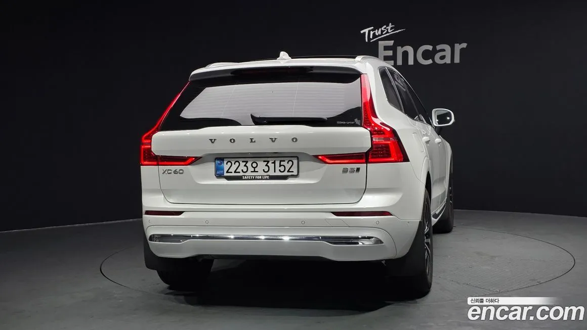 Volvo XC60 — фото 6