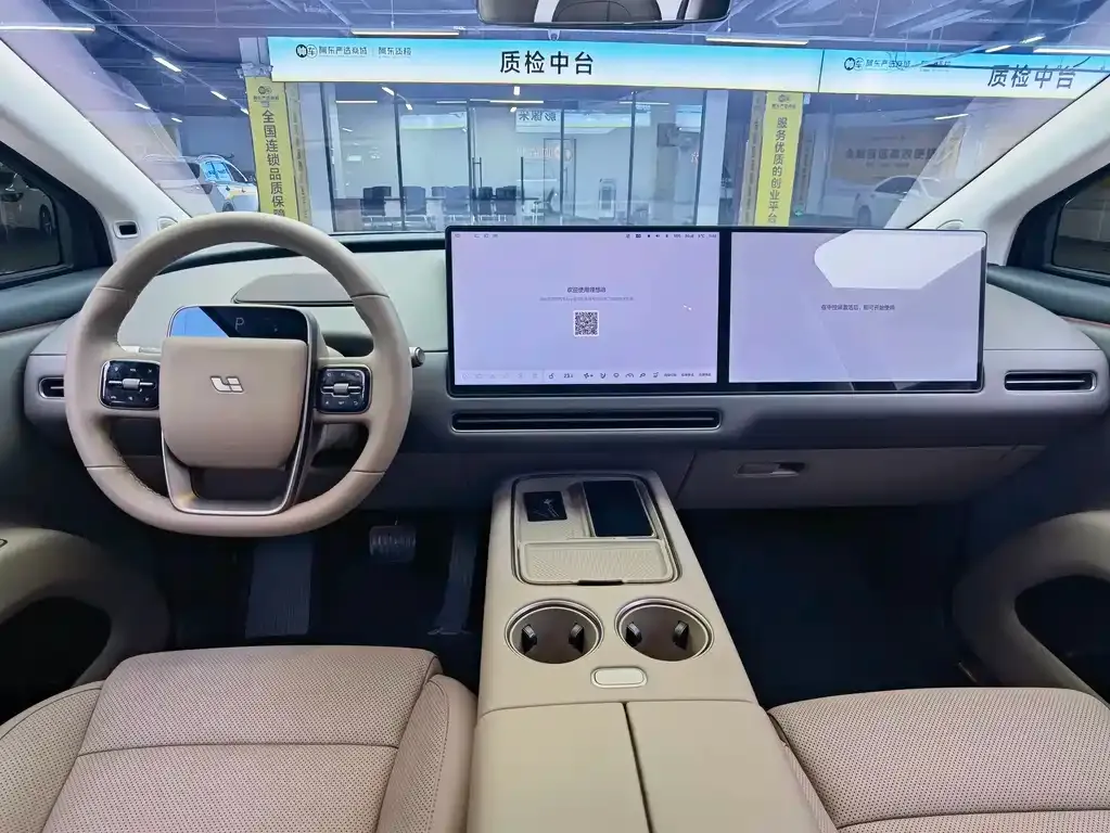Li Auto i8 — фото 10