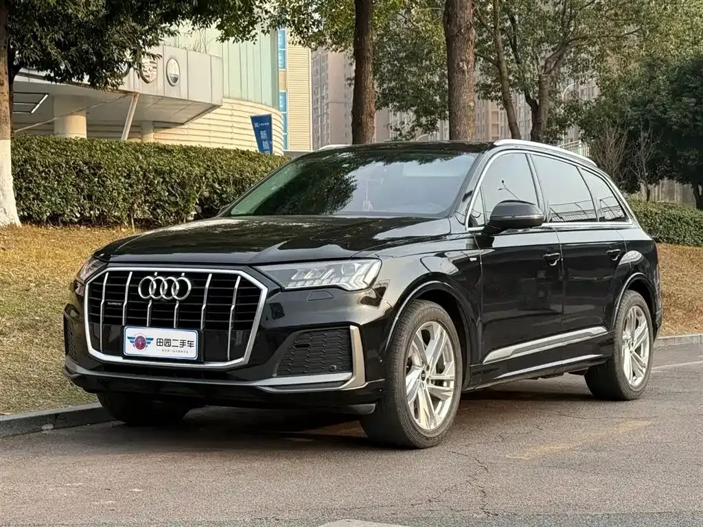 Audi Q7 — фото 1