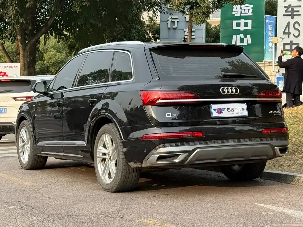 Audi Q7 — фото 6