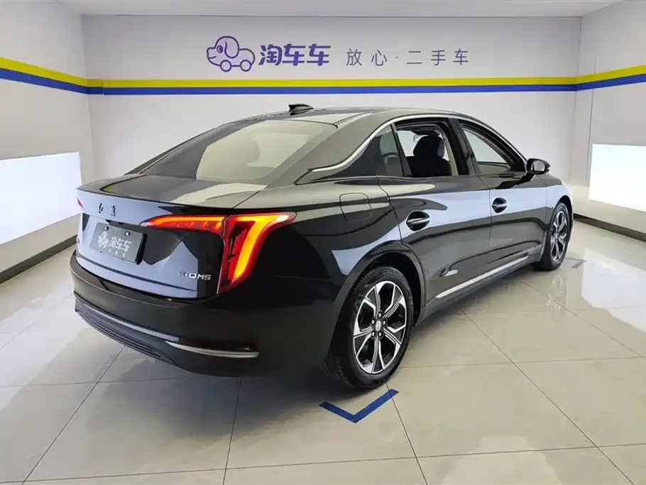 Hongqi E-QM5 — фото 4