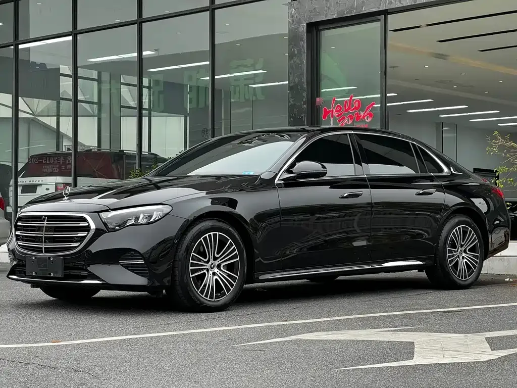 Mercedes-Benz E-Class — фото 1