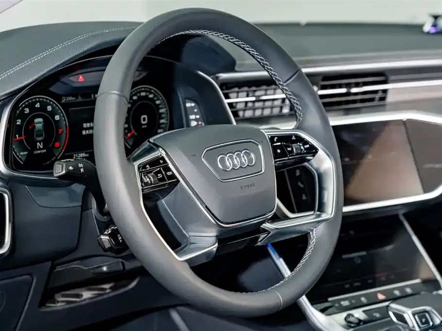 Audi A7L — фото 10
