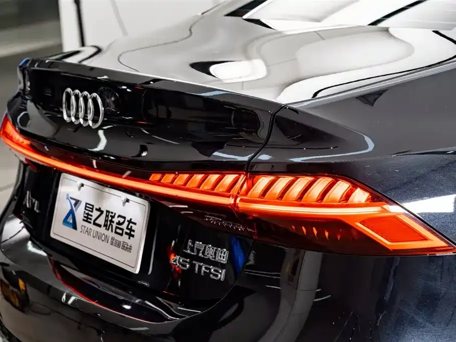 Audi A7L — фото 9