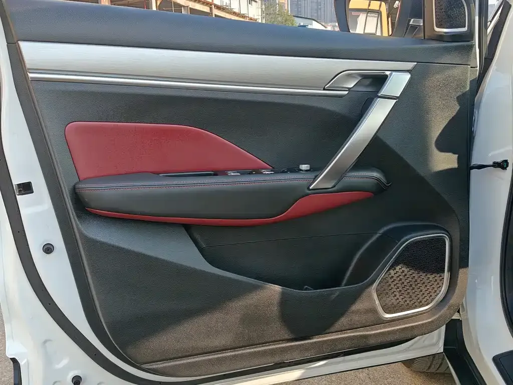 Geely Binyue — фото 10