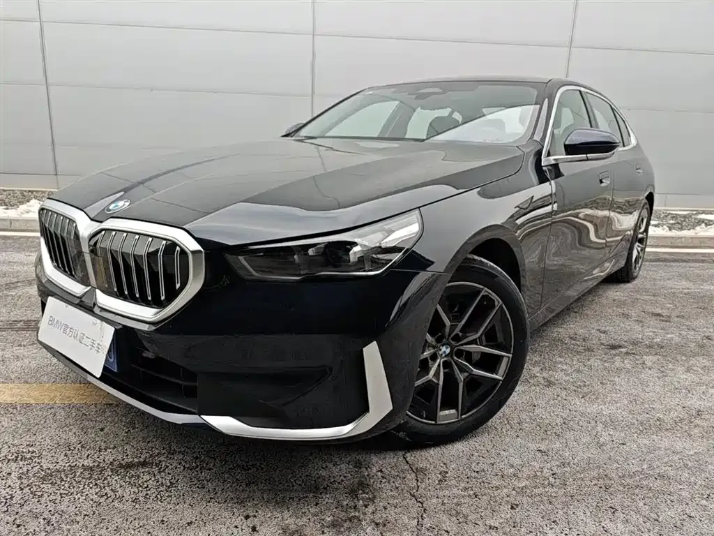 BMW 5 Series — фото 1