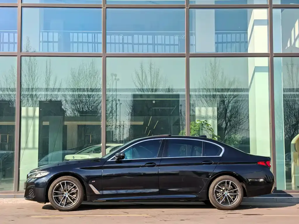 BMW 5 Series — фото 5