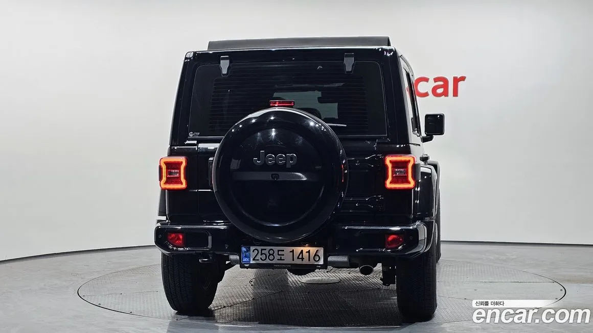 Jeep Wrangler — фото 8
