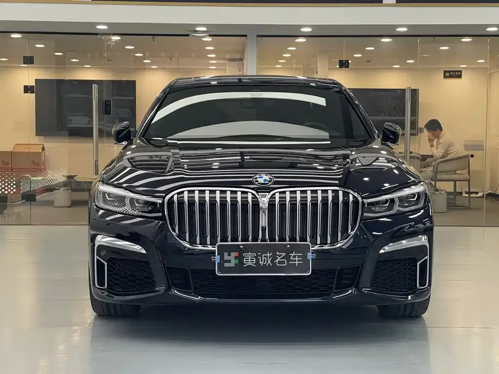 BMW 7 Series — фото 10