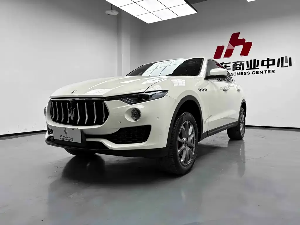 Maserati Levante — фото 1