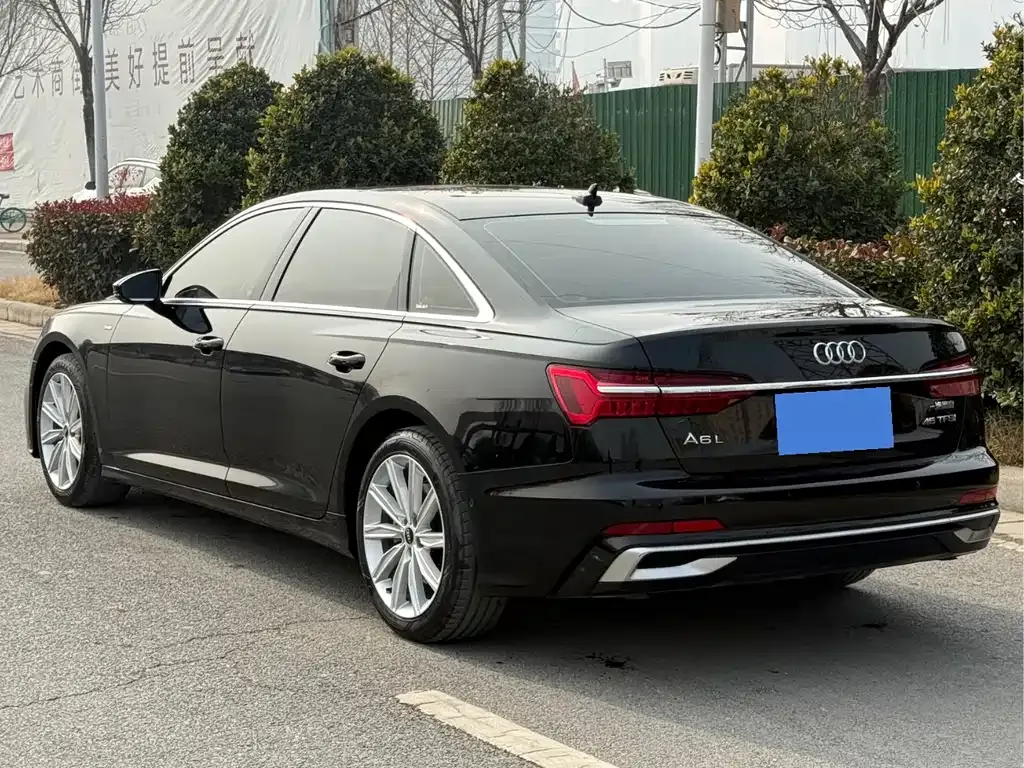 Audi A6L — фото 9